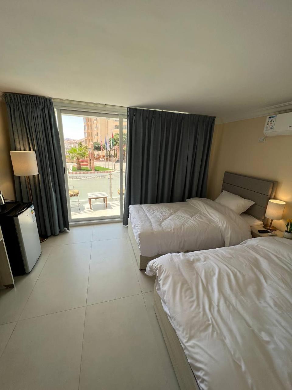 Silk Road Hotel Vádi Músza Kültér fotó